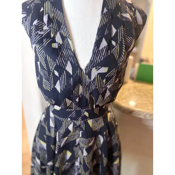 French Connection Geometric Print Fit and Flare Dress Size 2 - Picture 6 of 6